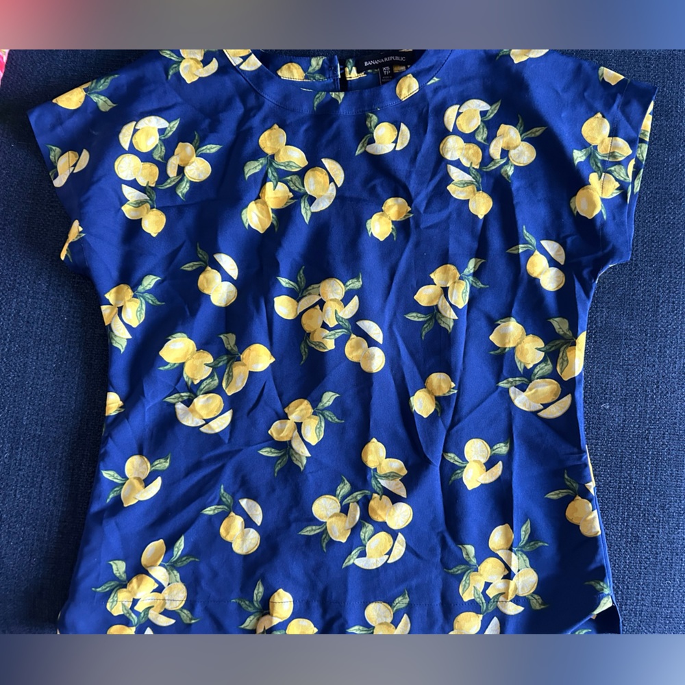 Banana republic lemon blouse tee xs